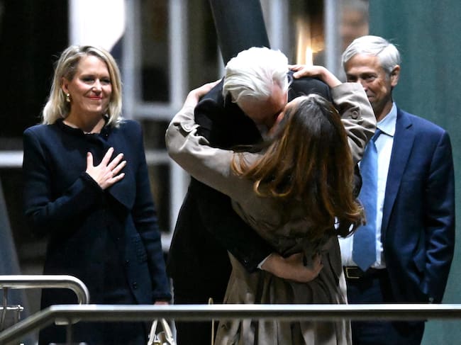 El reencuentro de Julian Assange con su mujer, Stella Morris