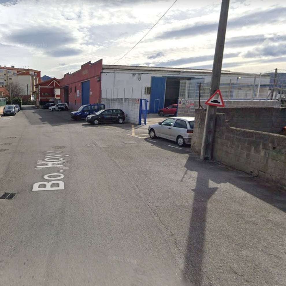 Polígono industrial en el barrio del Hoyo en Torrelavega en el que falleció en febrero de 2023 un operario de 45 años.