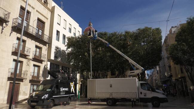 Instalación del alumbrado navideño
