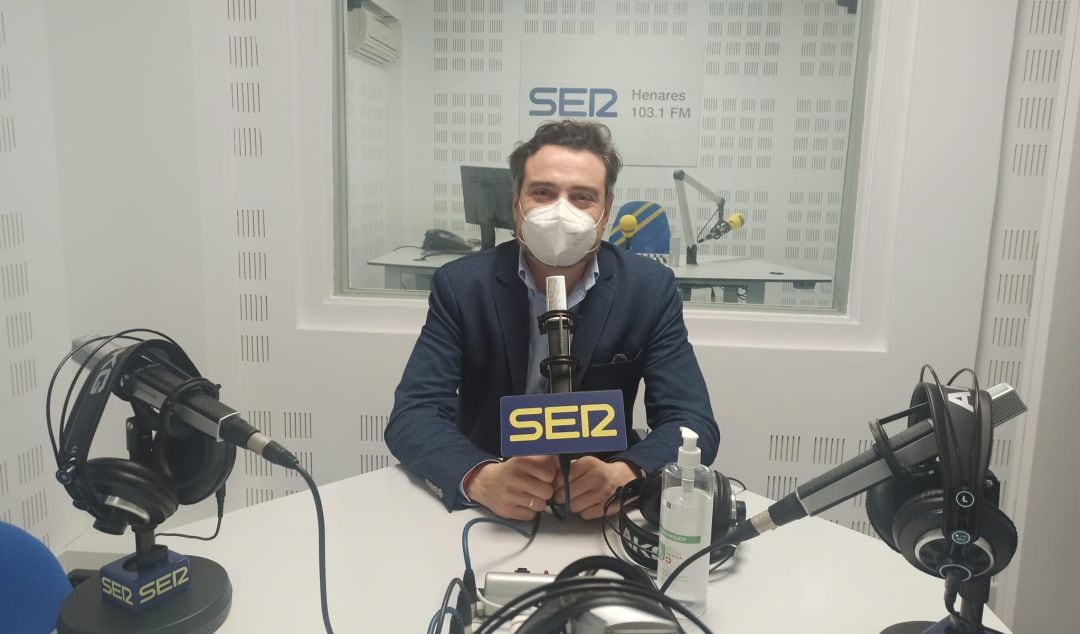 Jorge de la Peña en los estudios de SER Henares. 