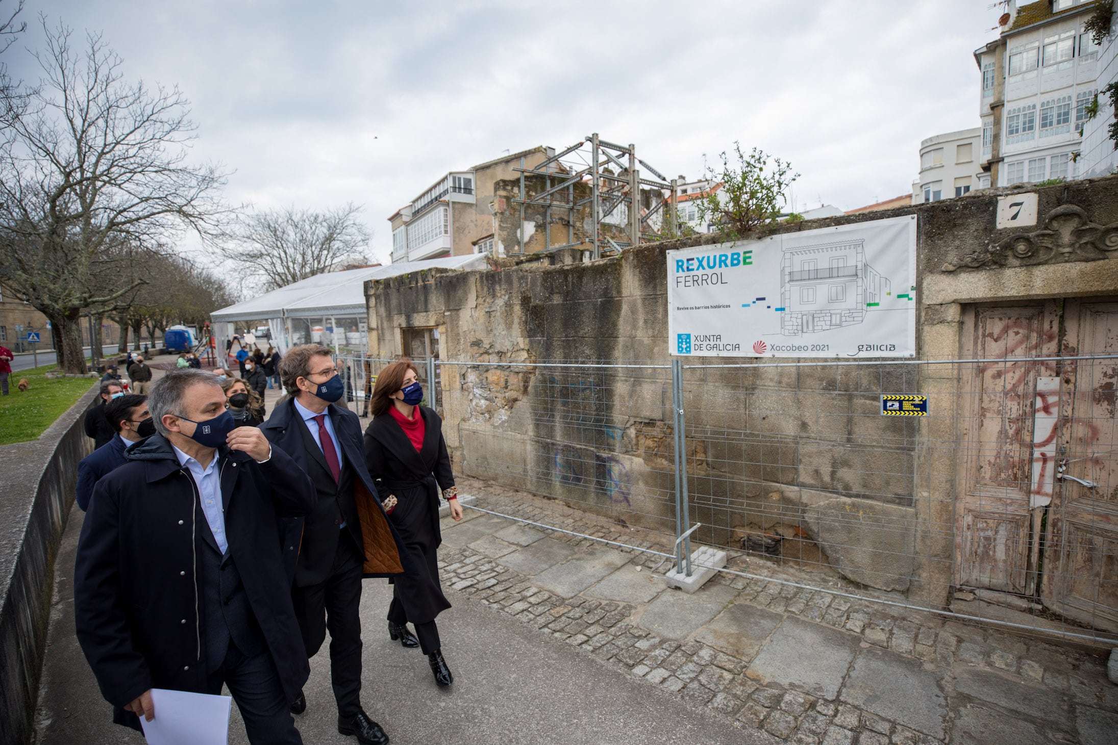 Visita de dirigentes de la Xunta de Galicia a actuaciones del plan Rexurbe en Ferrol Vello