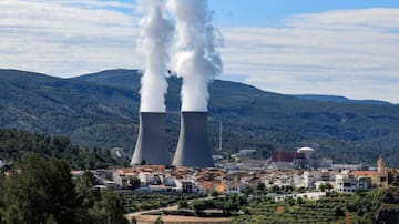 Foro Nuclear pide alargar la vida útil de Cofrentes mientras colectivos ecologistas la califican como "obstáculo" para la transición ecológica