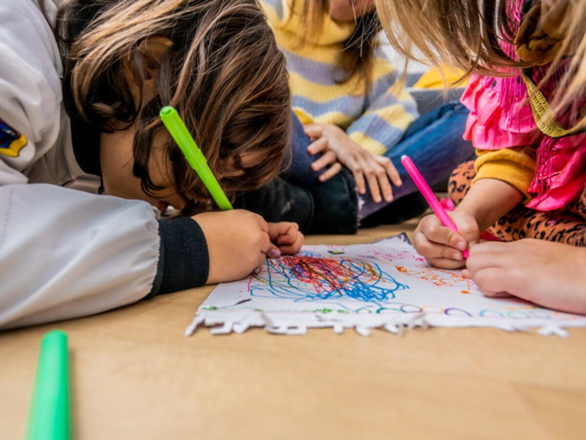 "Hay padres que dejan de ir al parque porque los otros niños no quieren acercarse a jugar con sus hijos": así es la iniciativa que ayuda a niños con discapacidad a relacionarse