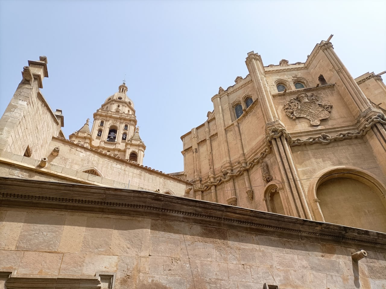 Catedral de Murcia, con la capilla de los Vélez a la derecha