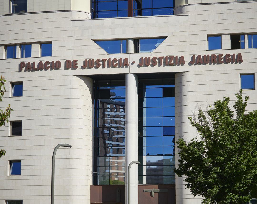 Fachada del Palacio de Justicia de Pamplona