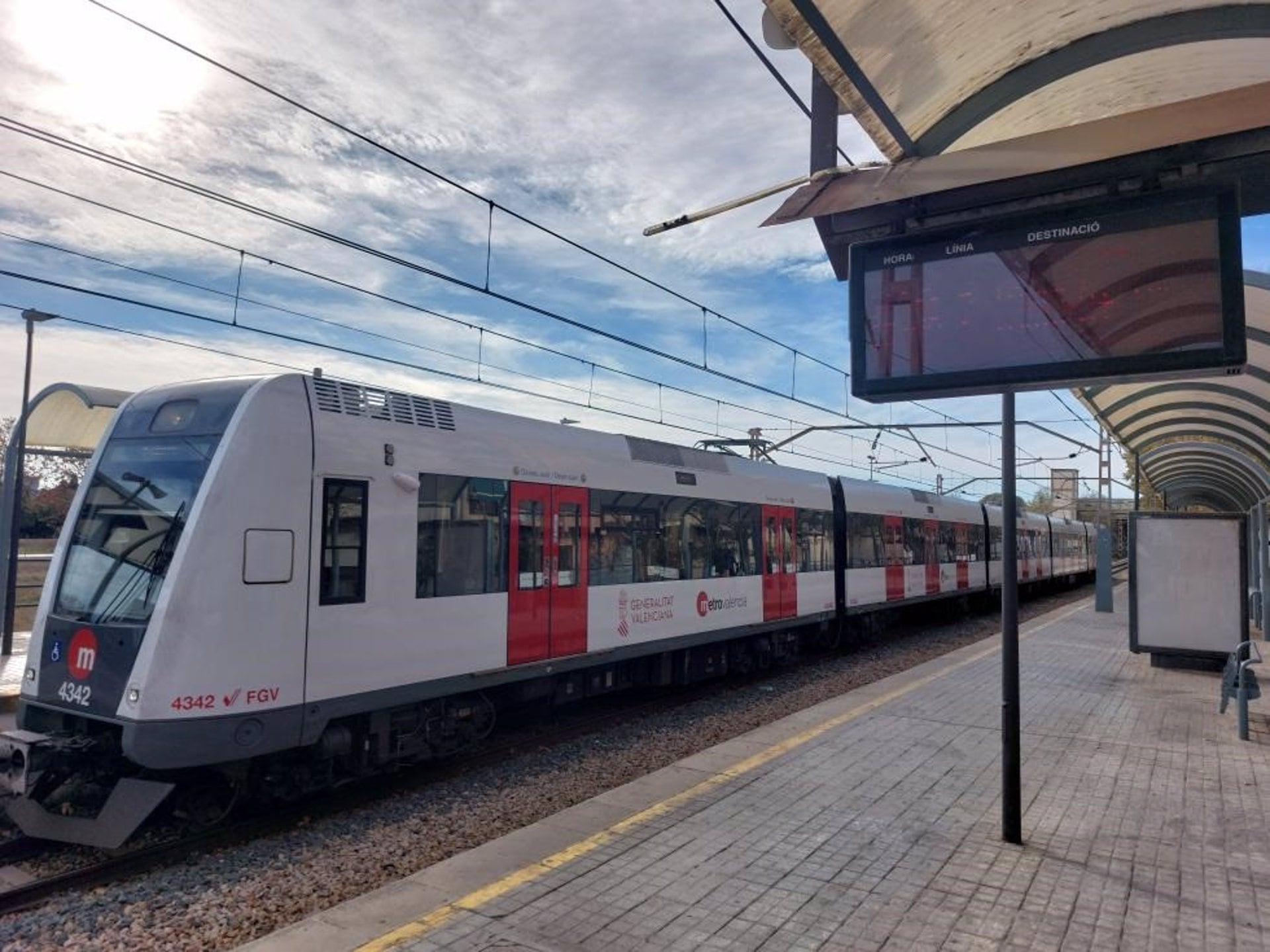 01/08/2024_ Mazón anuncia que el transporte público de la Generalitat será gratuito durante 2025 para afectados por la dana.
El &#039;president&#039; de la Generalitat, Carlos Mazón, ha anunciado que el transporte público dependiente de la Administración autonómica como Metrovalencia y Metrobús será gratuito &quot;durante todo el año 2025&quot; para los afectados por la dana del pasado 29 de octubre, a quienes se proporcionará &quot;una tarjeta especial&quot;.

POLITICA ESPAÑA EUROPA COMUNIDAD VALENCIANA SOCIEDAD
GVA
