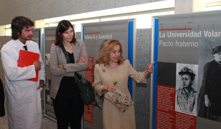 Inauguración de la exposición dedicada a Marie Curie en el Hospital fuenlabreño.