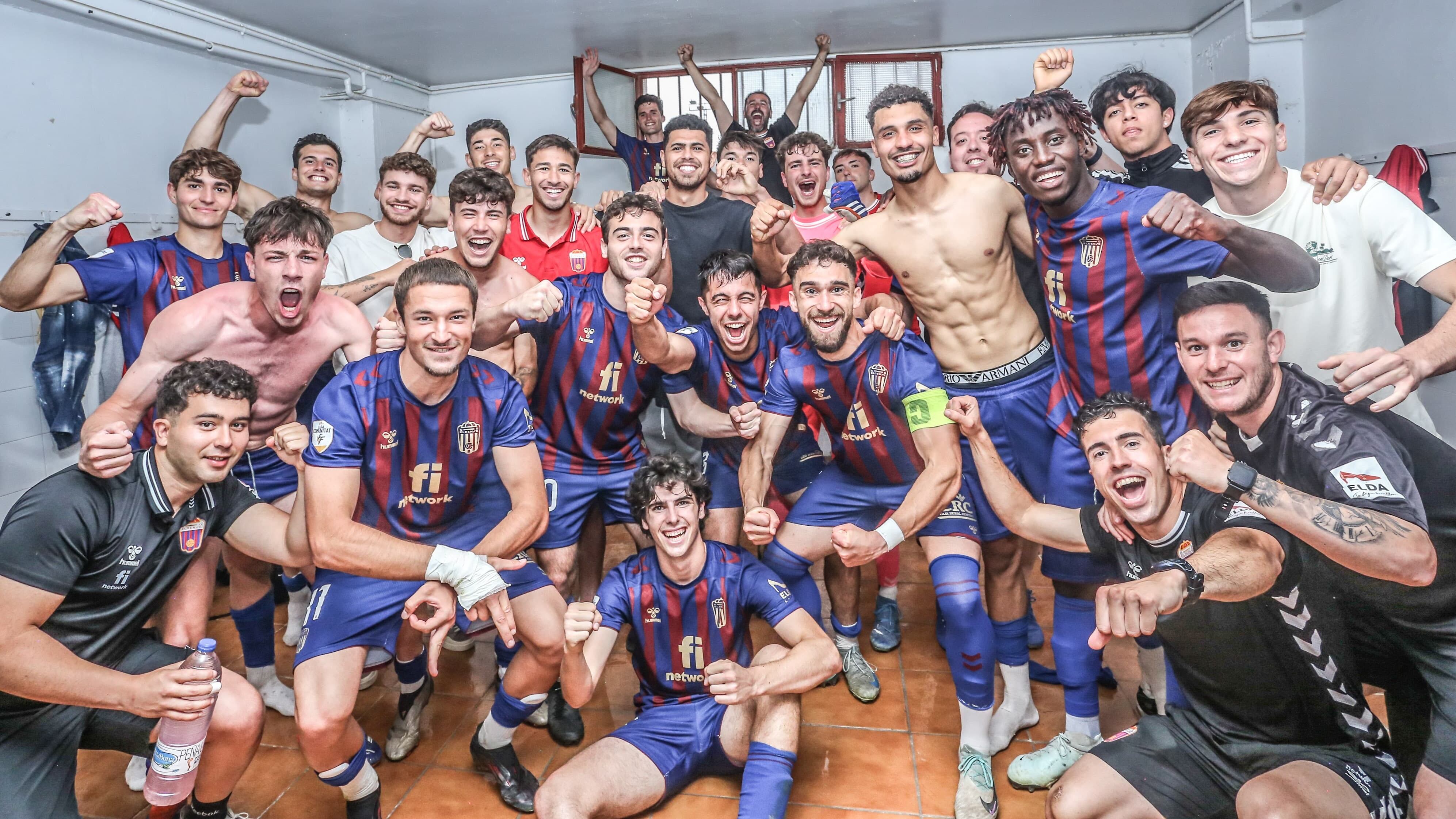 El vestuario del Eldense B ha celebrado el triunfo