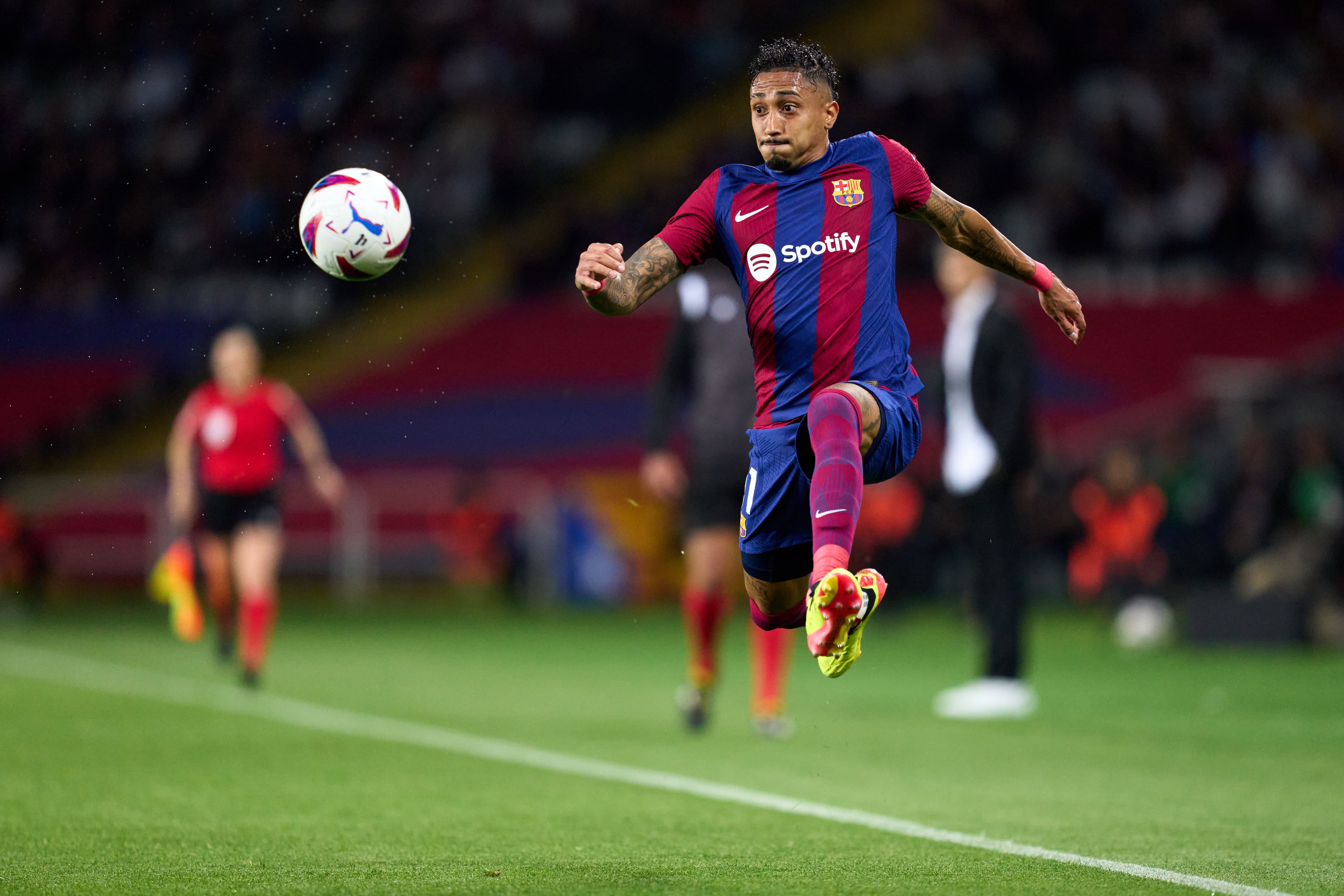 BARCELONA, SPAIN - MAY 13: Raphinha of FC Barcelona controls the ball in the air during the LaLiga EA Sports match between FC Barcelona and Real Sociedad at Estadi Olimpic Lluis Companys on May 13, 2024 in Barcelona, Spain. (Photo by Alex Caparros/Getty Images)