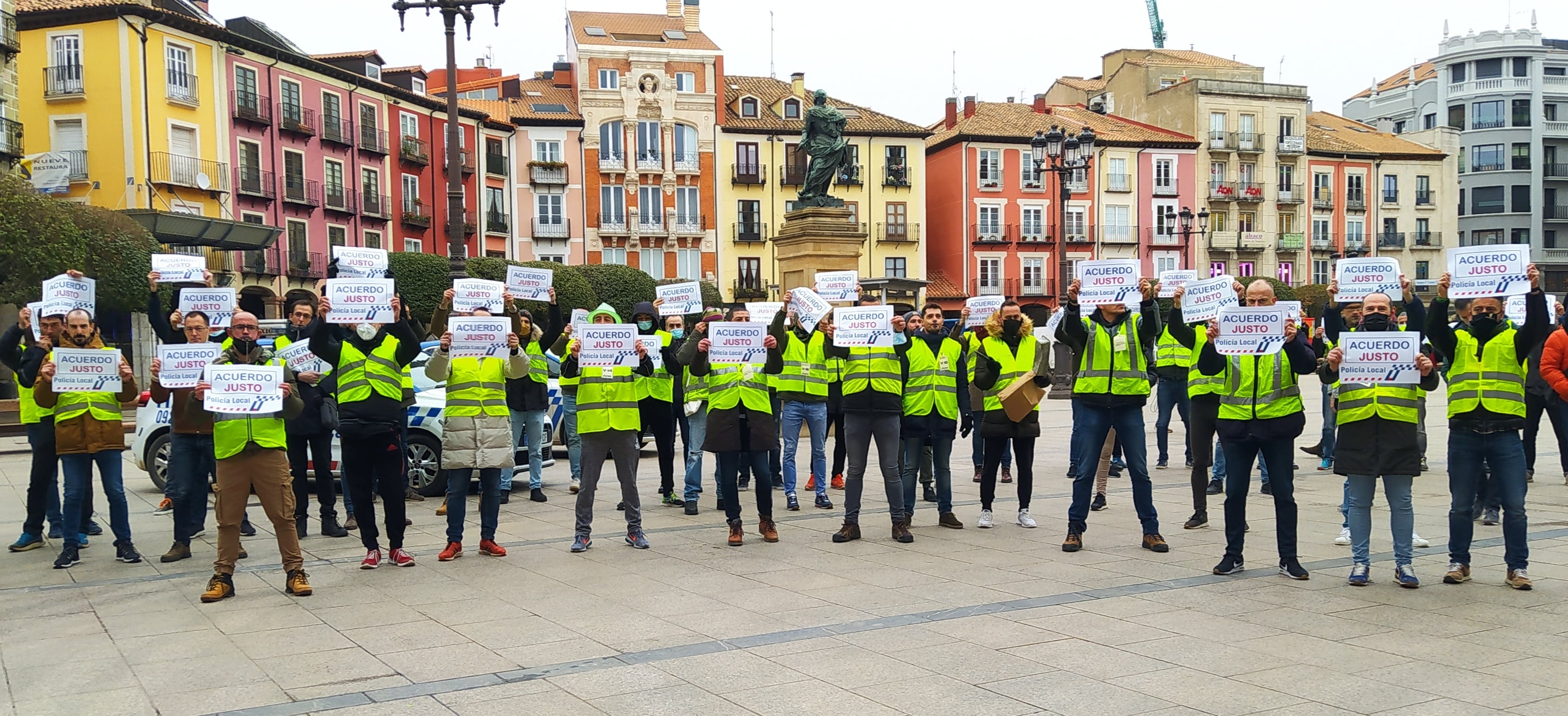 Protesta de policías locales ante el Ayuntamiento de Burgos