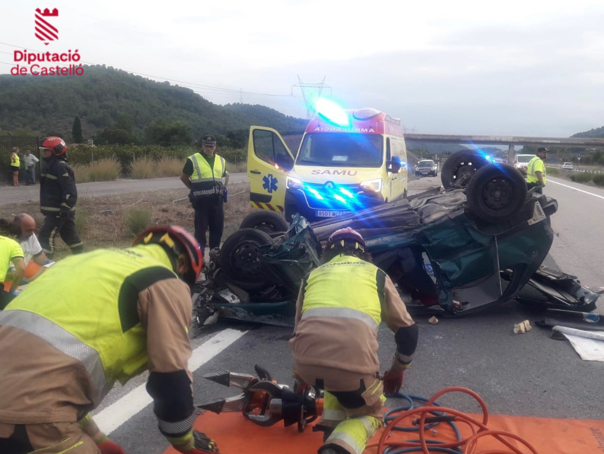 Imágenes de la intervención del Consorcio Provincial de Bomberos en el accidente de este jueves en la CV-10 en el que ha fallecido un hombre.