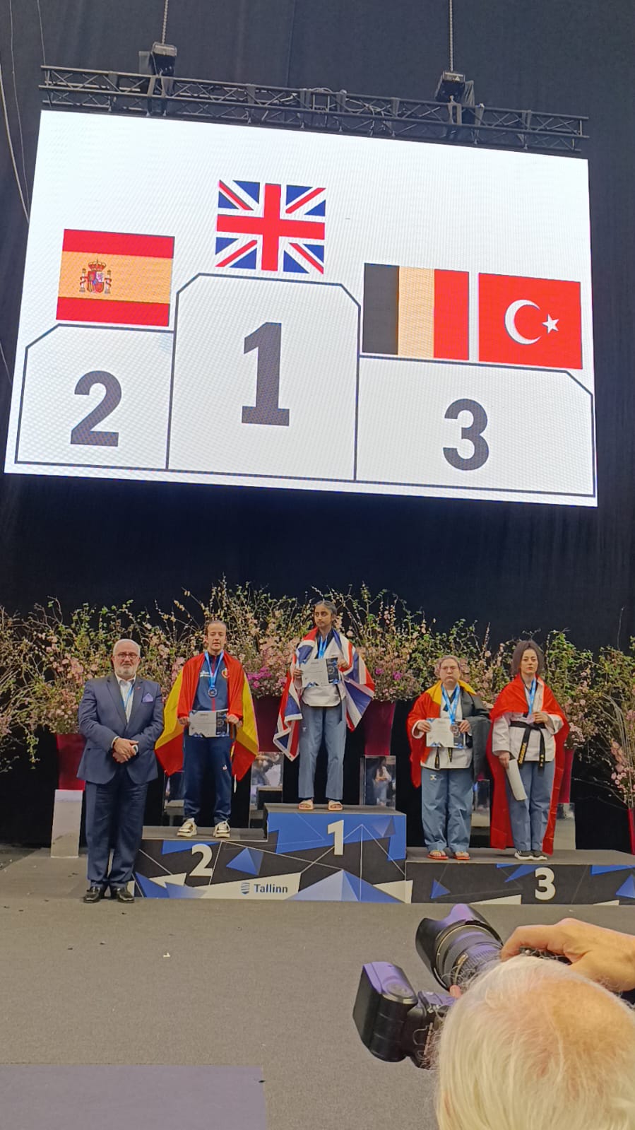La jiennense Athenea García en el segundo cajón del podio del Campeonato de Europa de Taekwondo que se celebra en Estonia.