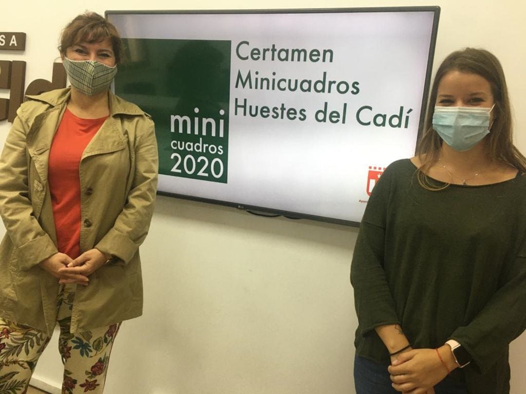 Concejala de Cultura Elda y directra Minicuadros en rueda de prensa 
