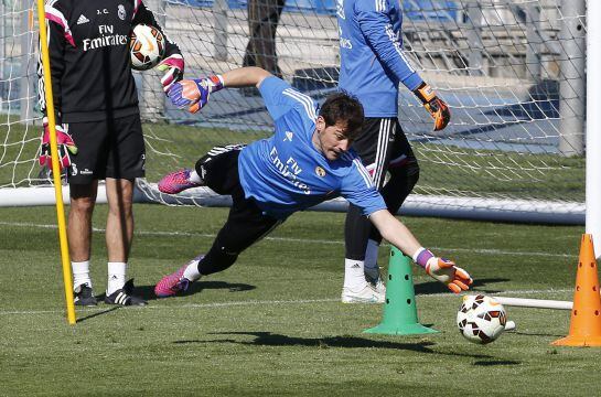 Iker Casillas, uno de los más cuestionados, durante un entrenamiento