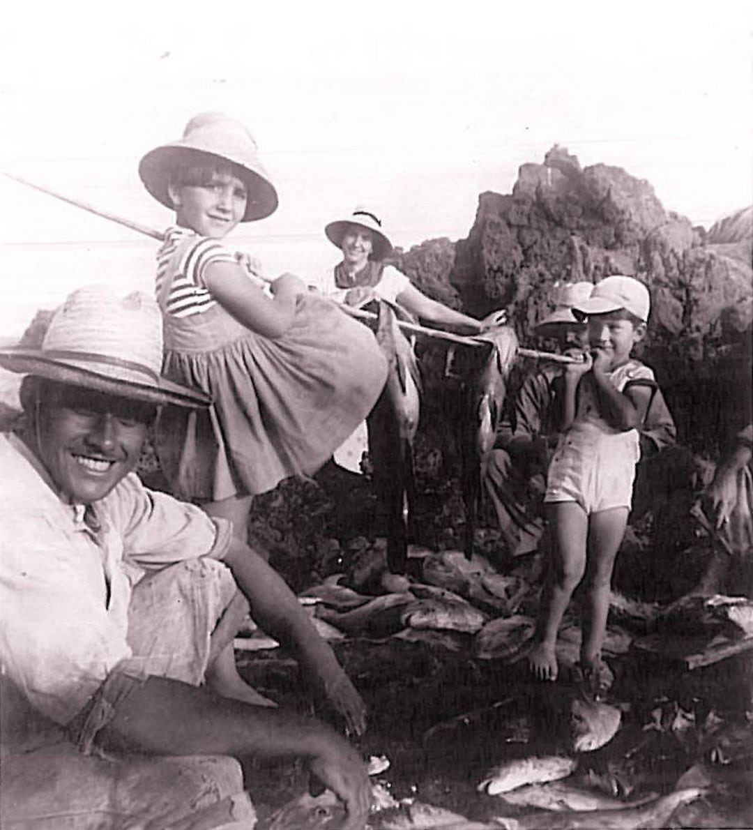 Agustín Demetrio Pallarés junto a su familia en el islote de Alegranza