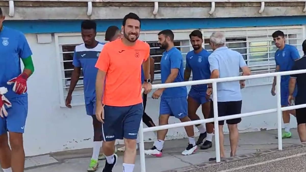 El entrenador de la Arandina, Álex Izquierdo, repasa en El Banquillo el gran aranque de temporada con imbatibilidad y récords incluidos