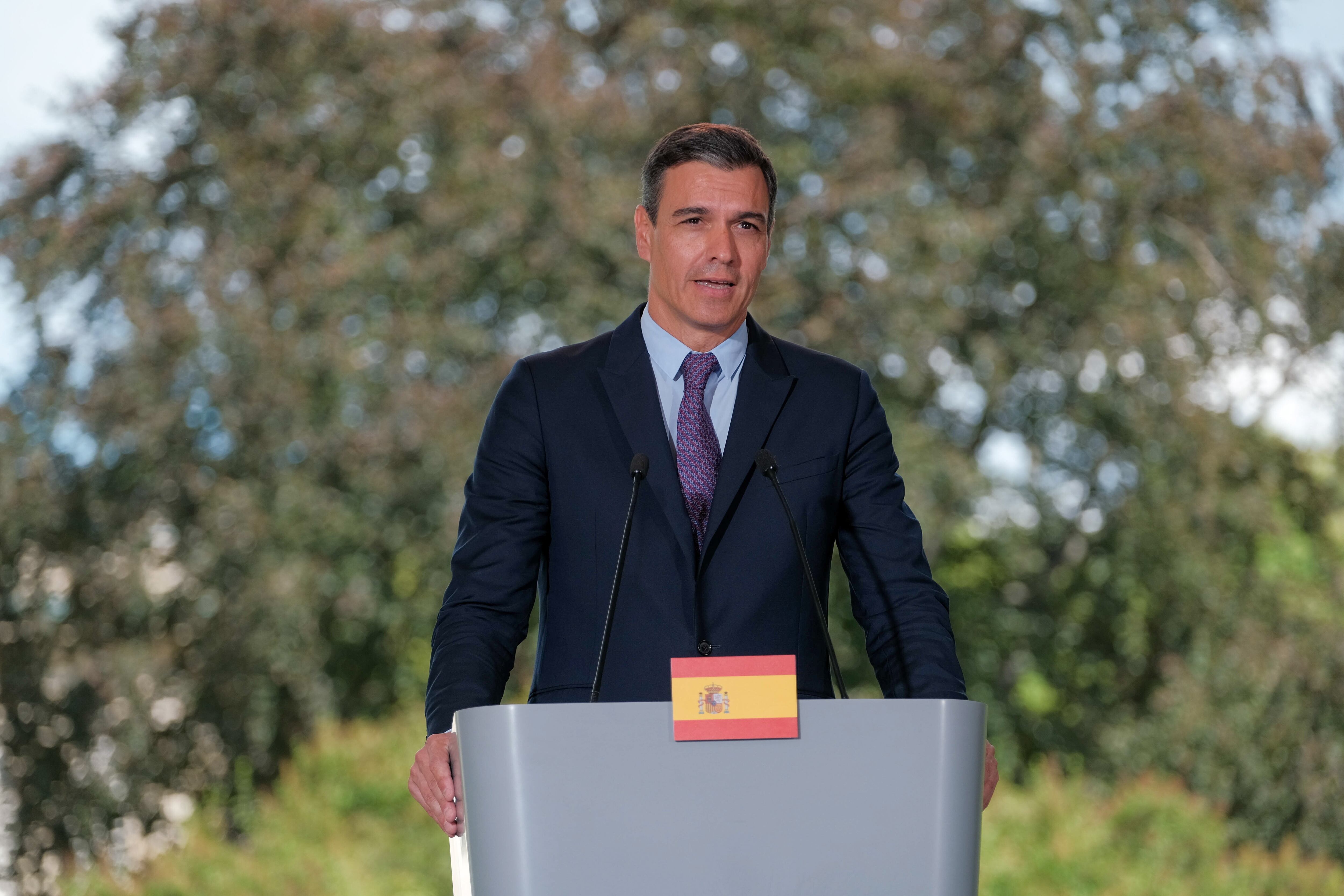 Sánchez, durante la rueda de prensa que ha ofrecido junto al primer ministro de Polonia, Mateusz Morawiecki, en Varsovia.