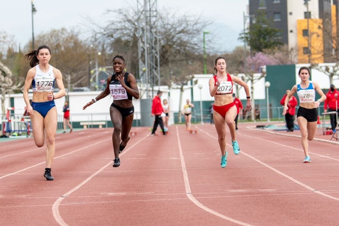 La vieja pista marrón del Adarraga ya es historia. 