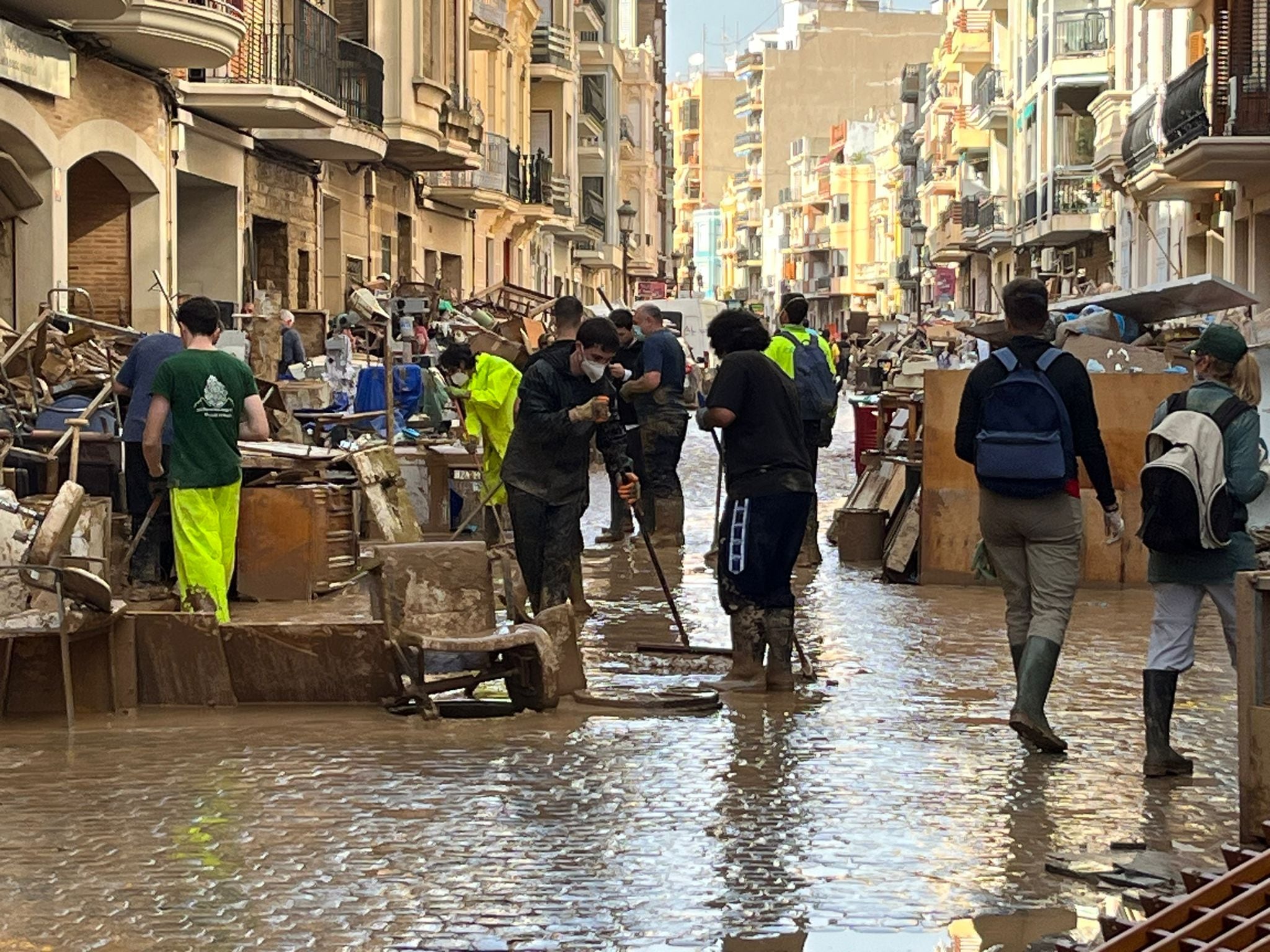 Voluntarios trabajando en pueblos valencianos