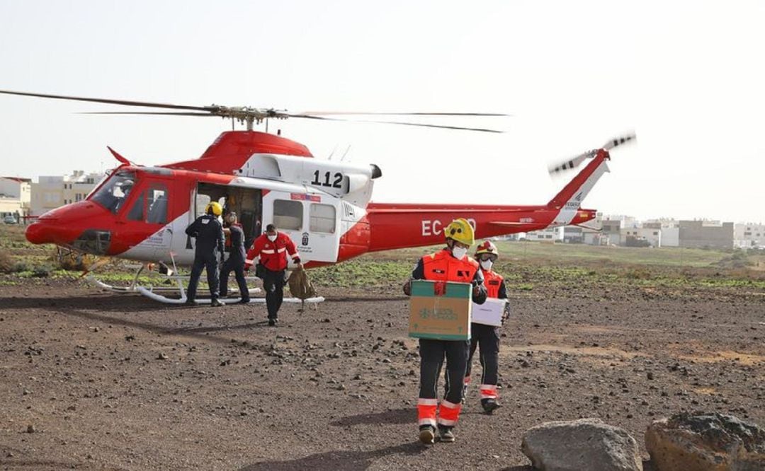 Imagen de archivo de la llegada de vacunas a Lanzarote.