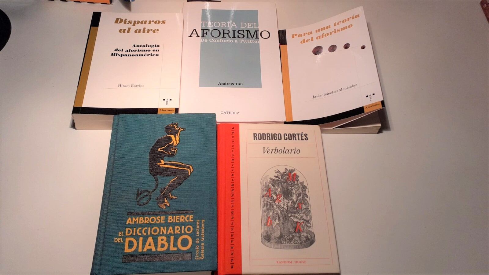 Colección de libros sobre aforismos