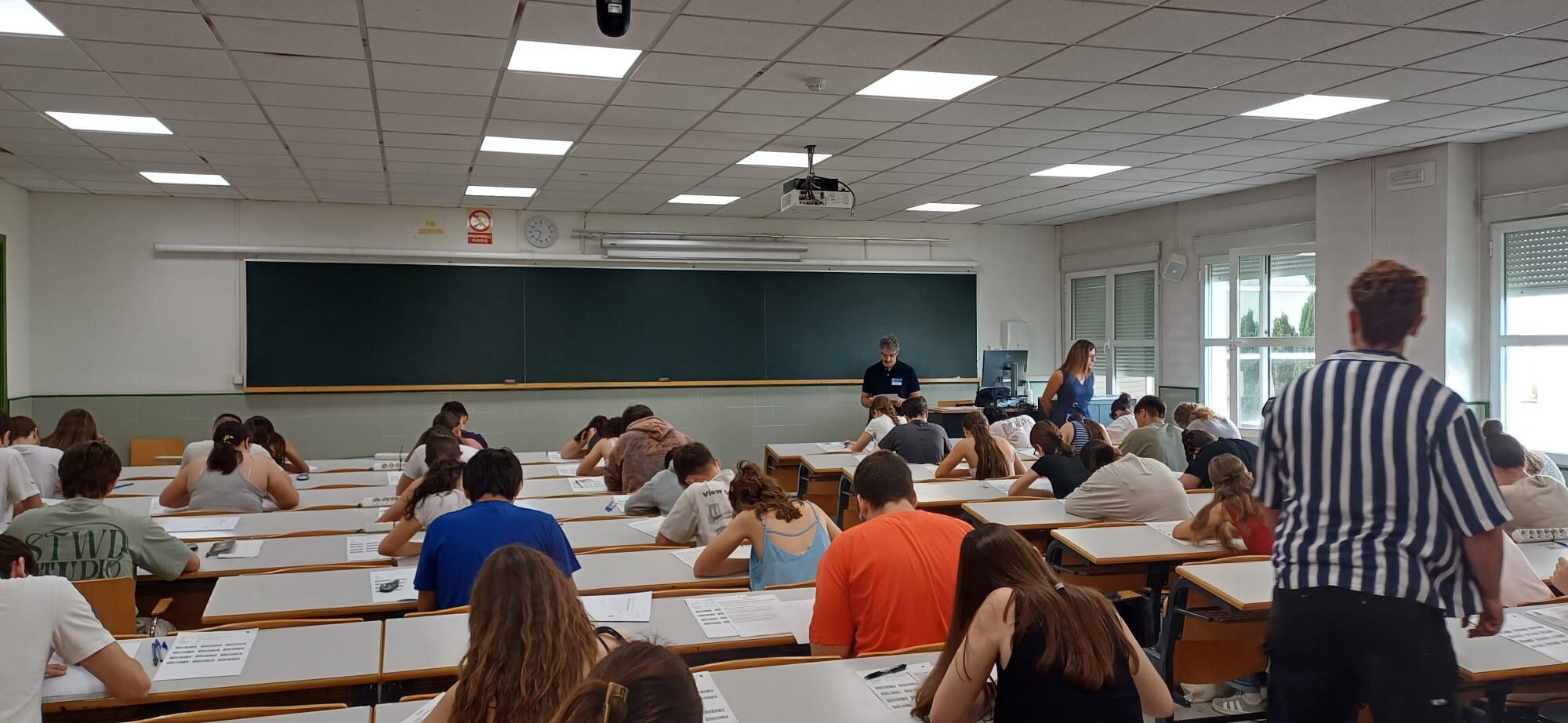 Alumnos examinándose PAU Guadalajara. Foto: Jaime Antón