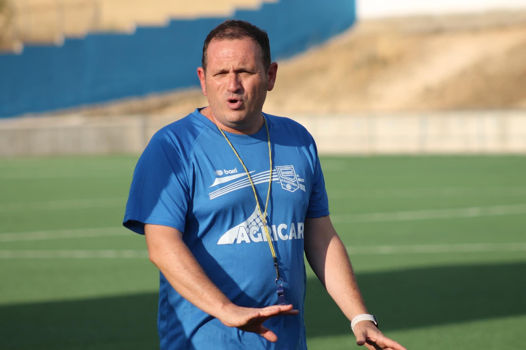 Juan González deja el banquillo del CD Sariñena