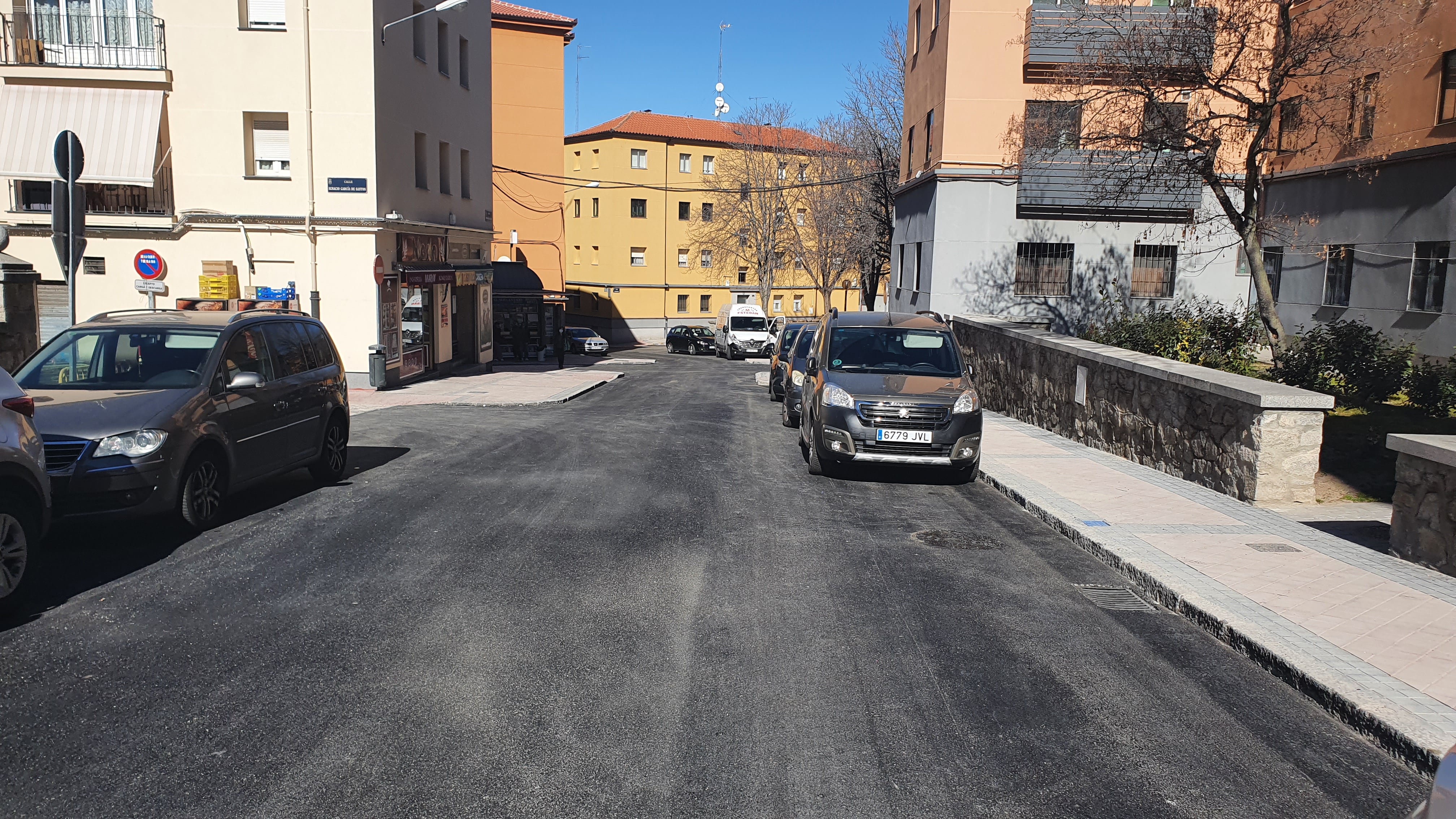 Asfaltado en la calle Tomasa de la Iglesia