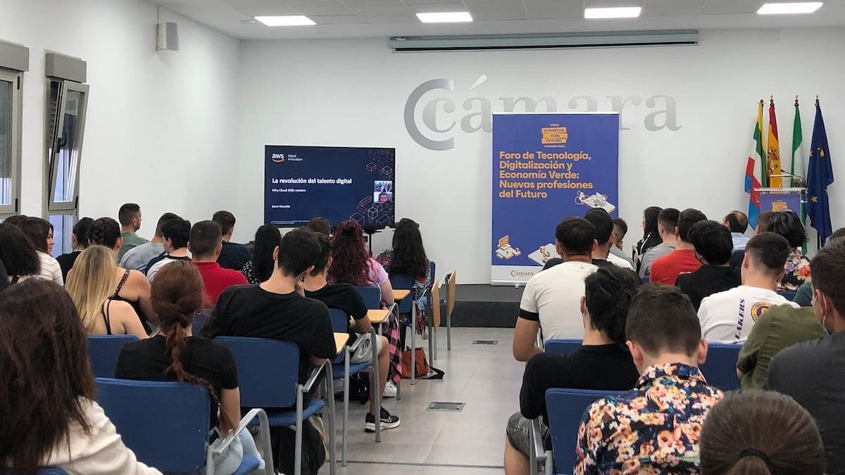 María Jerez, gerente de la Cámara de Comercio de Linares. Foros Juventud con Futuro INCYDE