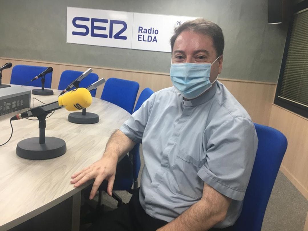 Monseñor Carlos Mendiola en Radio Elda Cadena SER