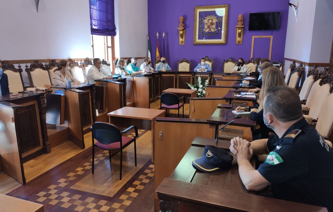 El salón de plenos del Ayuntamiento de Jaén ha sido el lugar escogido para la celebración de esta reunión entre equipo de gobierno y oposición para analizar medidas para la segunda ola del coronavirus