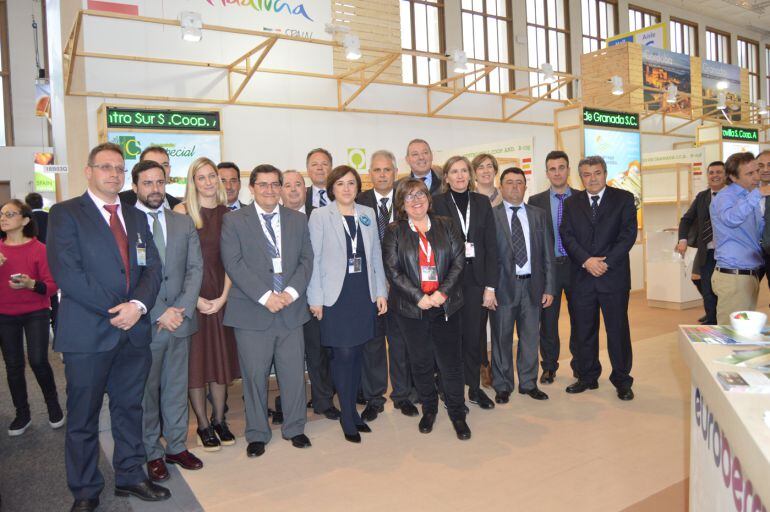 Foto de familia de la delegación empresarial y política de Granada en FRUITLOGISTICA en Berlín(Alemania)