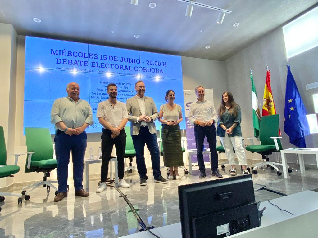Los candidatos y candidatas, antes del inicio del debate 'Elecciones andaluzas 2022' en Radio Córdoba.