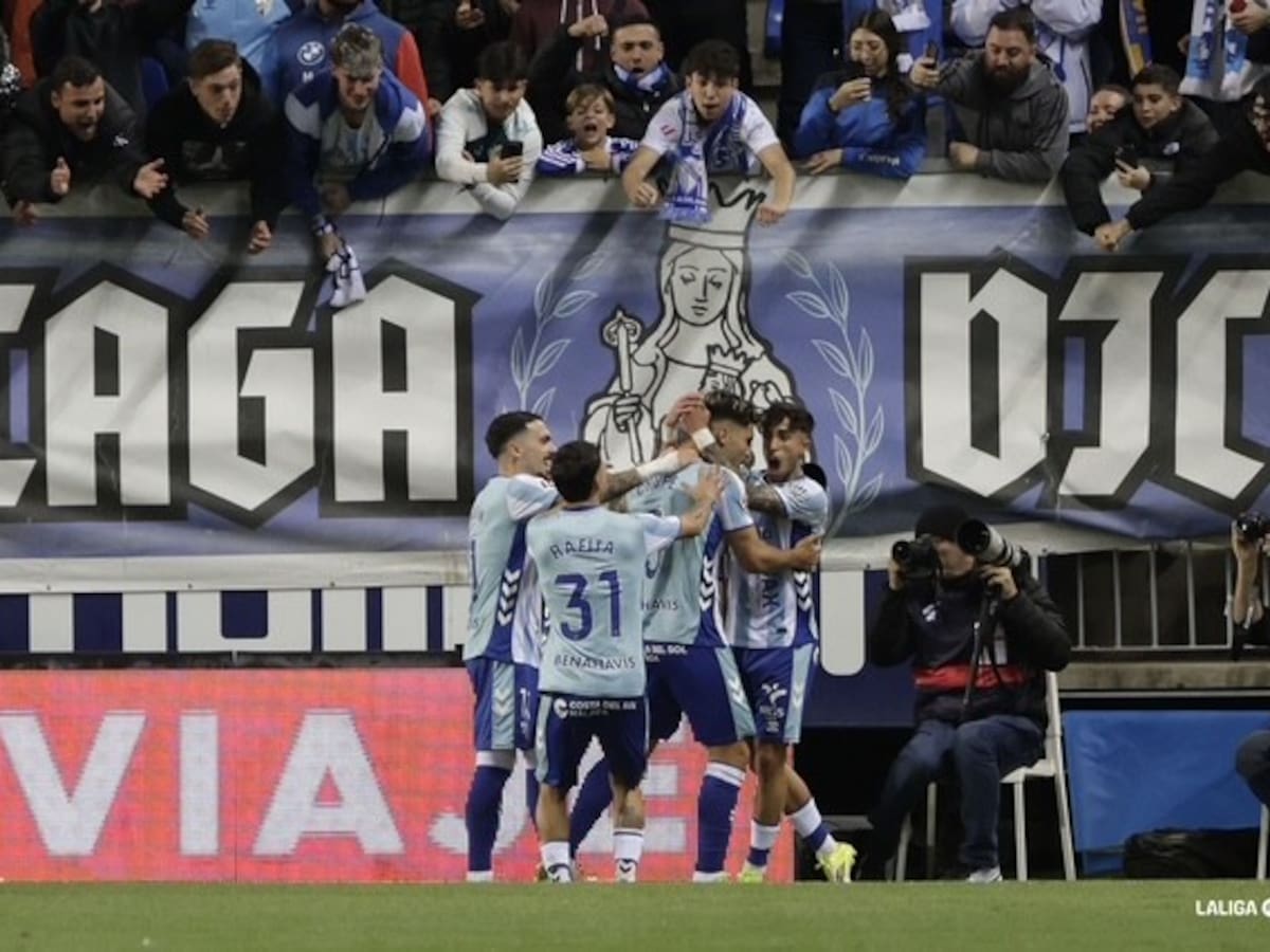 El Málaga cede un punto al jugar con 10 frente a un ofensivo Valladolid (3-3)