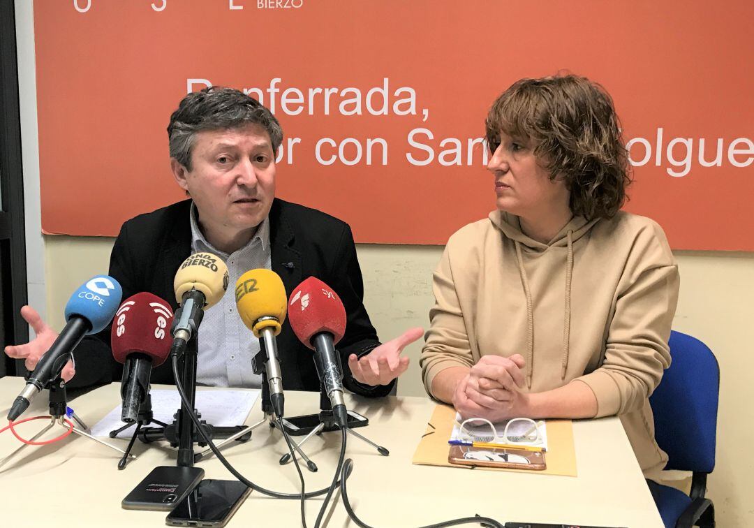 El portavoz de USE, Samuel Folgueral, y la concejala de la formación, Cristina Voces