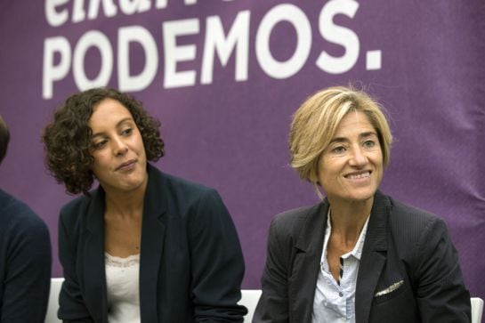 La secretaria general de Podemos Euskadi, Nagua Alba (i), y la candidata a lehendakari por Elkarrekin-Podemos, Pili Zabala