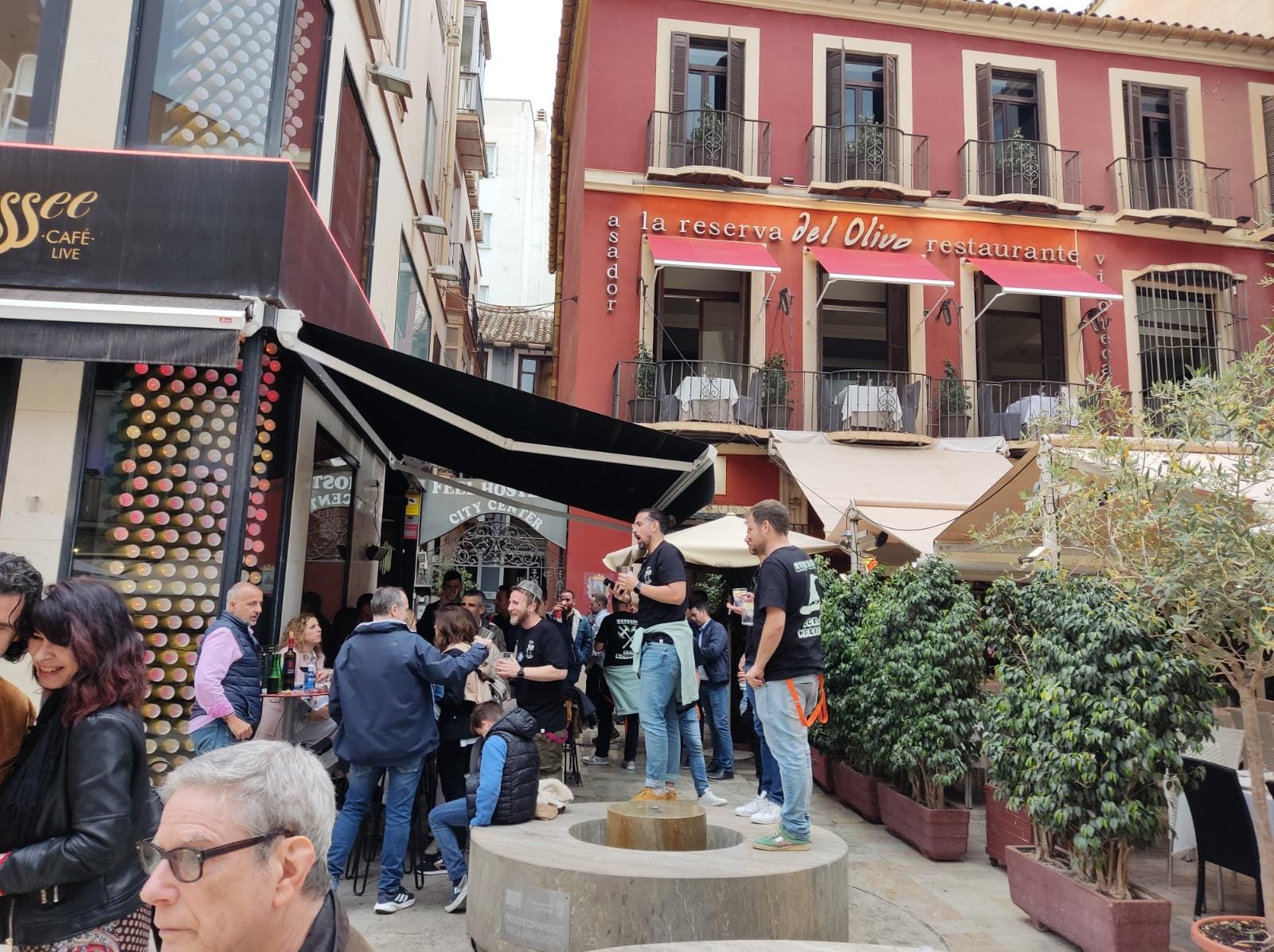 Despedida de soltero en Málaga, megáfono en mano