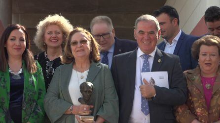 La actriz Rosario Pardo premiada por llevar por toda España el personaje de la quesadeña Josefina Manresa en la obra teatral &quot;Los Dias de la Nieve&quot;