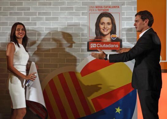 El líder de Ciutadans, Albert Rivera y la candidata de este partido a la presidencia de la Generalitat, Inés Arrimadas.