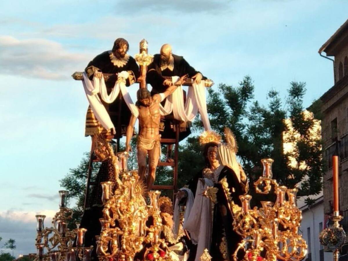 El Descendimiento y El Santo Sepulcro desafían las previsiones y salvan el Viernes Santo