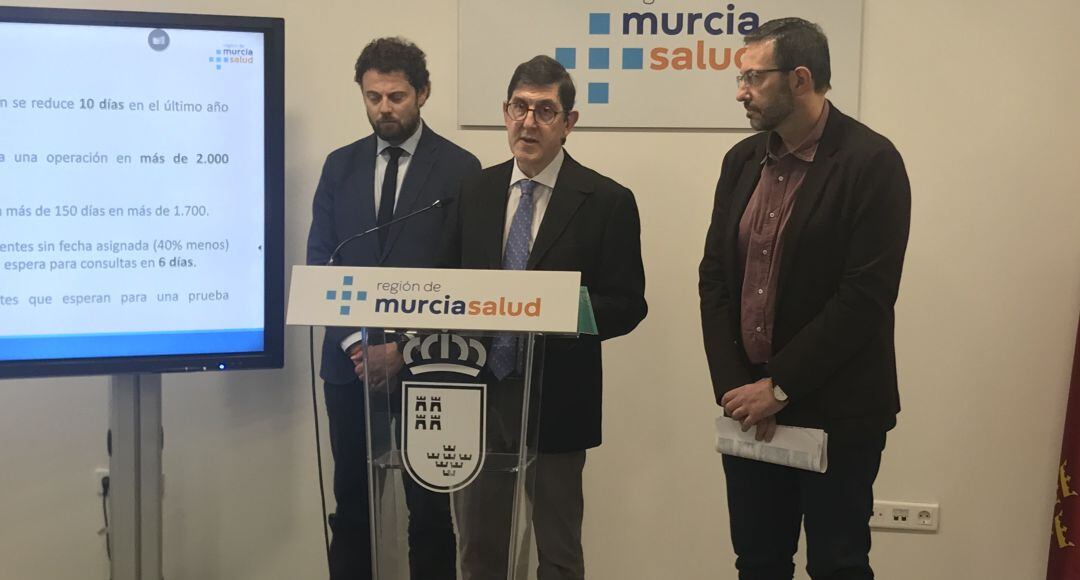 El consejero de Salud, Manuel Villegas, durante la rueda de prensa