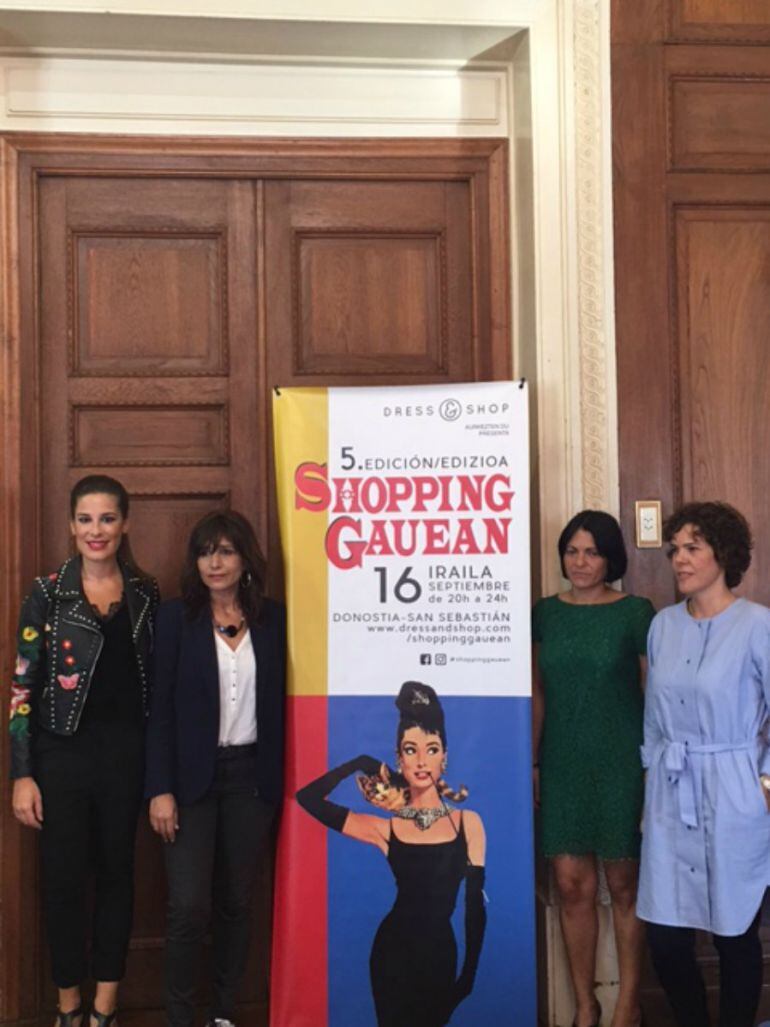 Laura Chamorro, en representación del Cluster de Moda, Begoña Palo, Concejala del PSE-EE y Eva y Cristina, de Dress & Shop