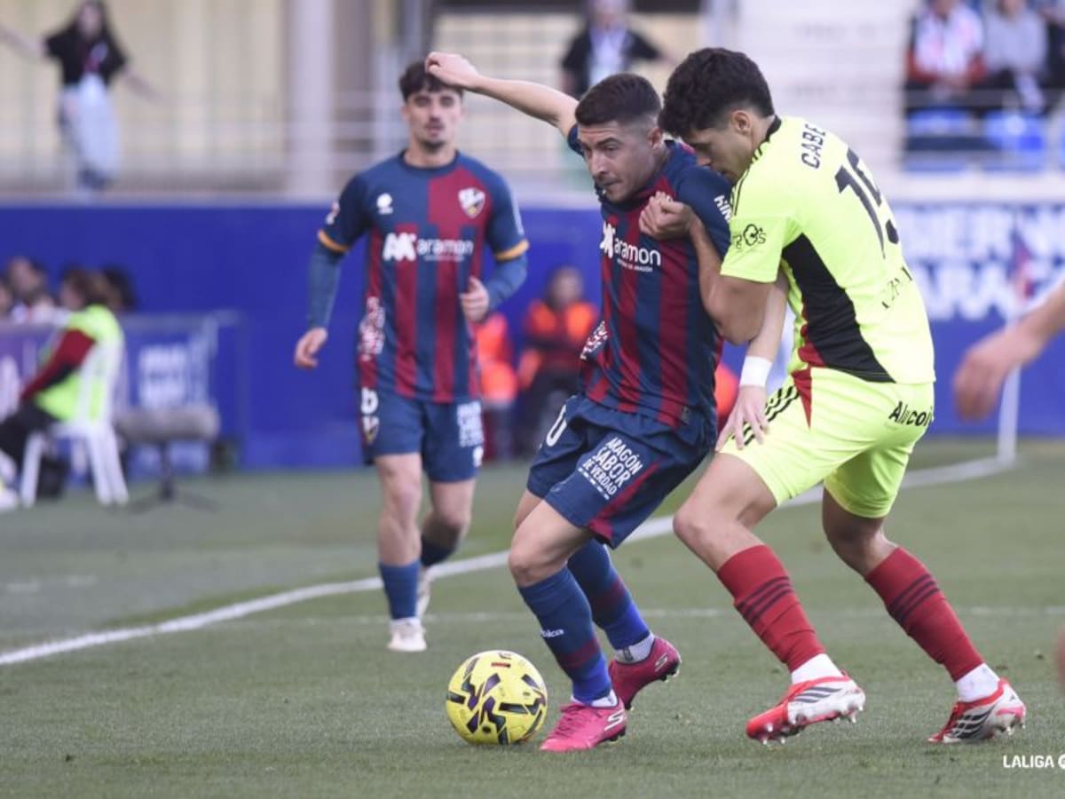 El Huesca hace el peor partido en el peor momento para caer con el Mirandés 1-2