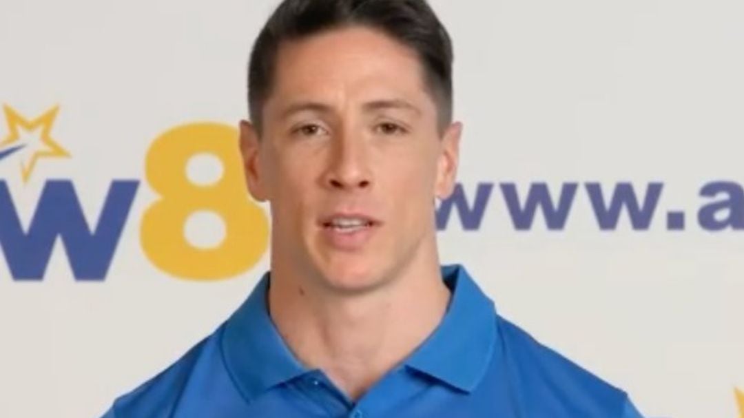 Fernando Torres, anunciando un nuevo acuerdo de patrocinio