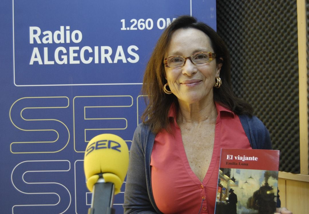 Emy Luna nos presenta su novela &quot;El viajante&quot;, ganadora del IX Premio Onuba de Novela.