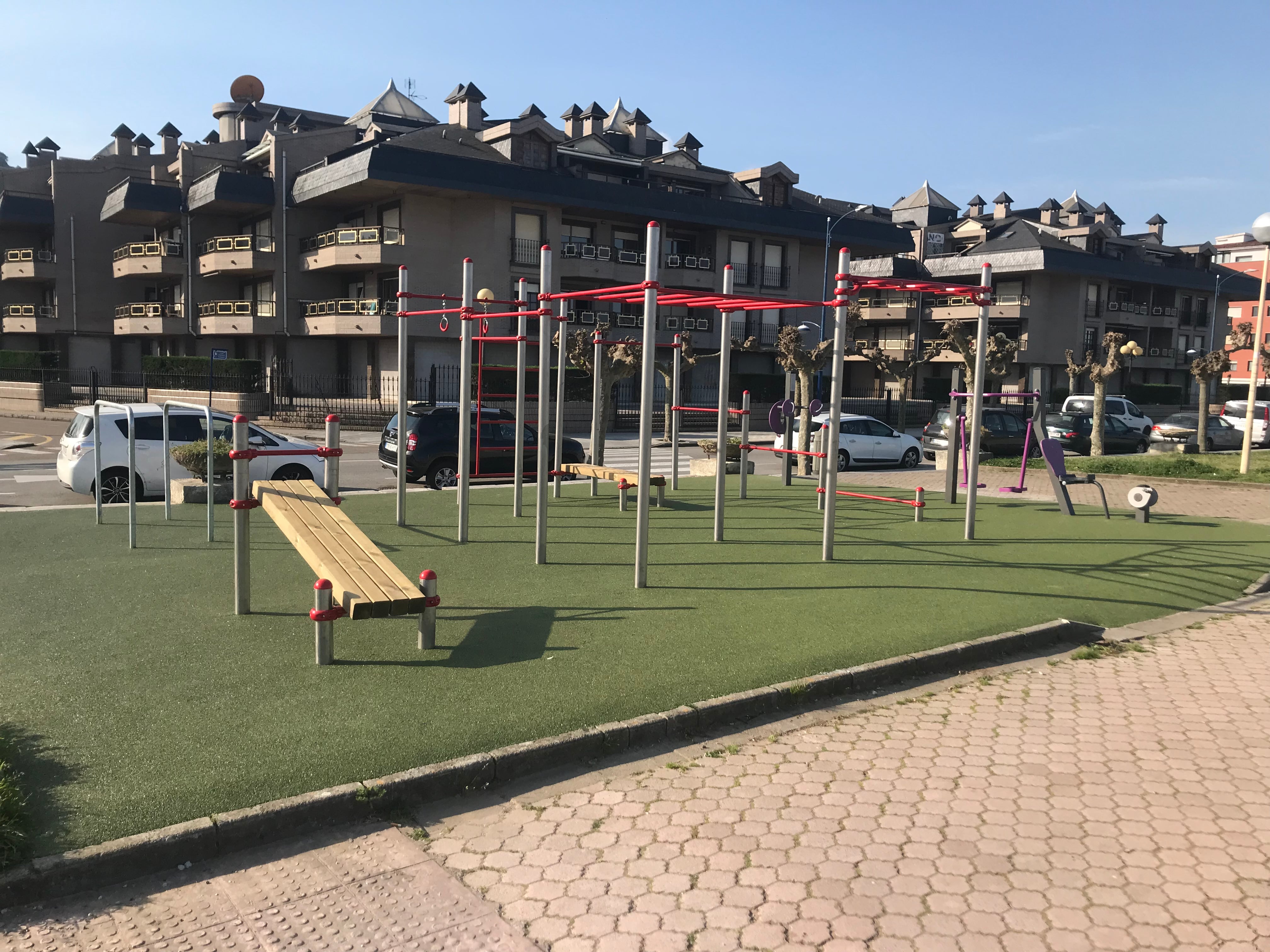 El gimnasio al aire libre se encuentra junto al Parque de los Pescadores.