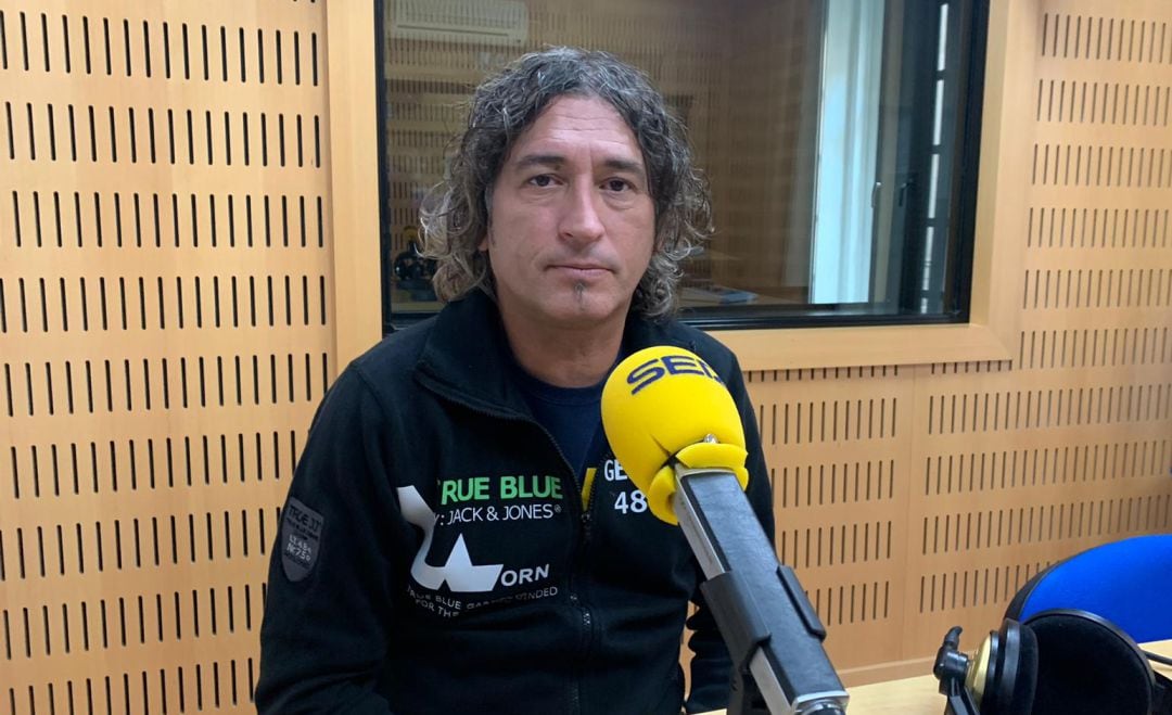 Joaquín Sarabia, padre de la menor arrollada por un tren en 2016 en el municipio de Alguazas con resultado de muerte, en los estudios de Radio Murcia.