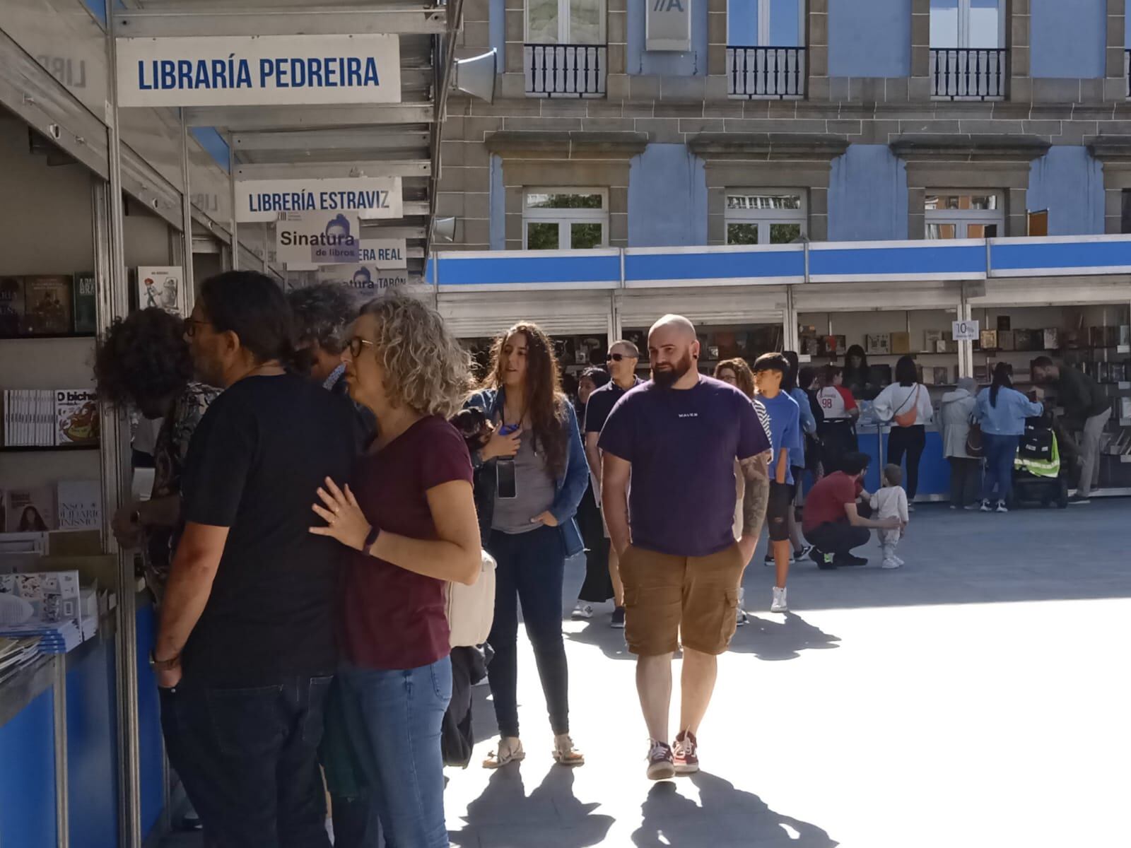 El buen tiempo favoreció la afluencia de público a la Feira do Libro de Ferrol (foto: Federación de Librarías de Galicia)