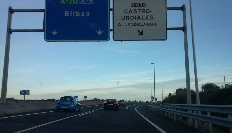 Autovía del Cantábrico a su paso por Castro Urdiales.