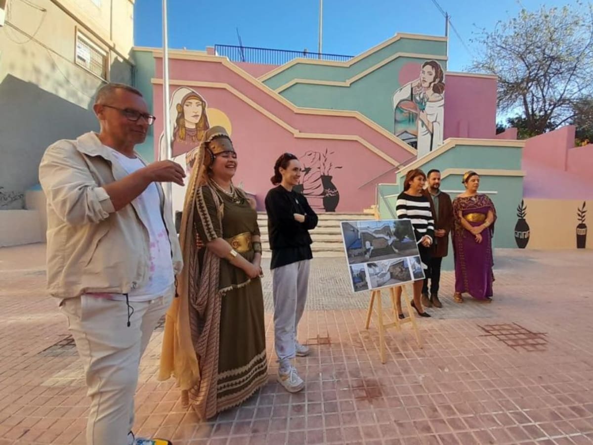 La escalera de acceso a la Muralla de Tierra ya luce renovada en Cartagena